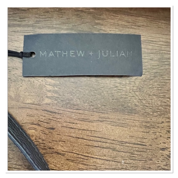 MATHEW + JULIAN Black Zippered Vegan Leather Wallet ๐ - Picture 6 of 8